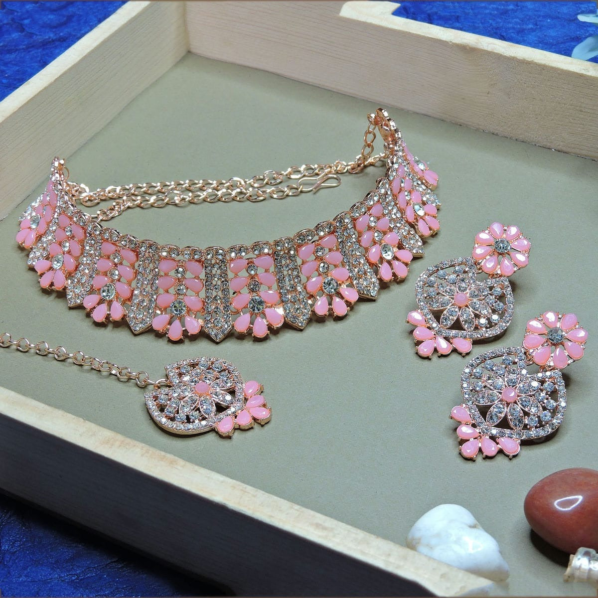 Alloy Choker Necklace Set In Pink NCNS12510219