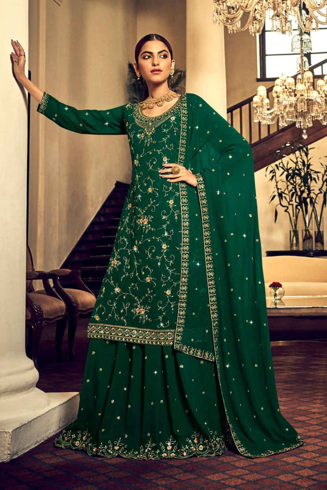 Get the Best and Latest Pakistani Designer Ladies Suits Online in India.